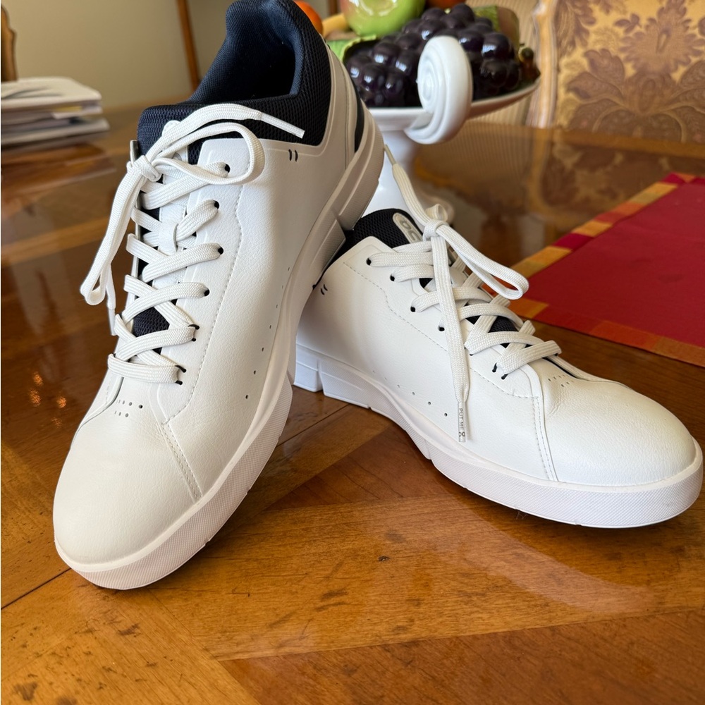 On Cloud Running ( The Roger) White and Black Sneakers with leather upper